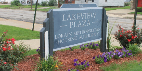 Lakeview Plaza sign 